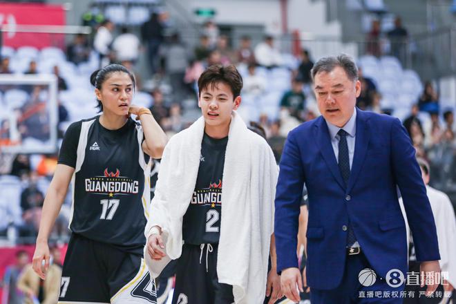 斯洛文尼亚女篮勇夺亚军，球迷欢呼